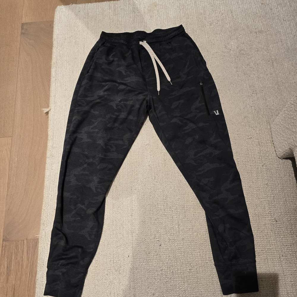 Medium Vuori Sunday Performance Jogger Black Camo